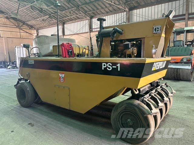 CAT PS-130 Пневматичні катки