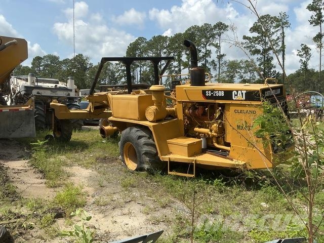 CAT SS250B Kompaktorji tal