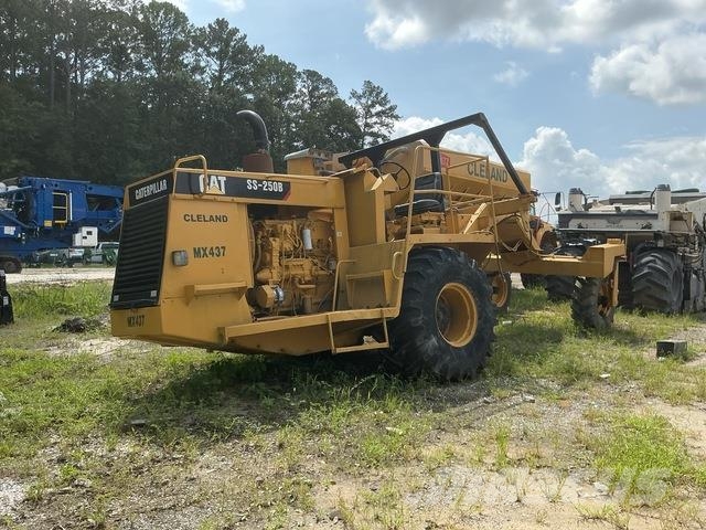 CAT SS250B Kompaktorji tal