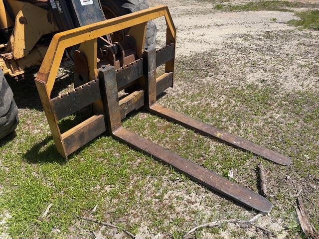 CAT TH62 Telescopic handlers