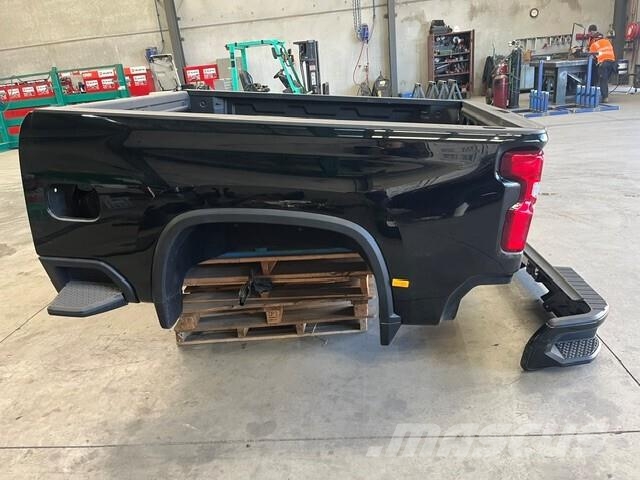 Chevrolet Body & Parts - Fits 2024 Chevrolet Silverado 2500 Utilaje construcții - Altele