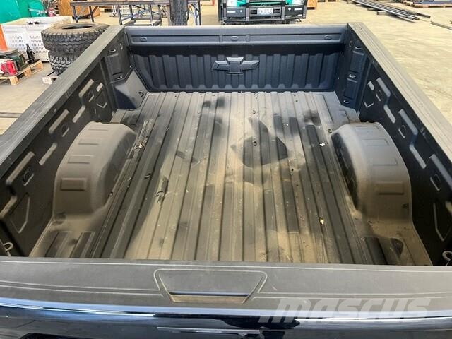 Chevrolet Body & Parts - Fits 2024 Chevrolet Silverado 2500 Utilaje construcții - Altele