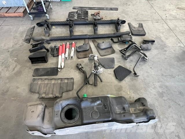 Chevrolet Body & Parts - Fits 2024 Chevrolet Silverado 2500 Utilaje construcții - Altele