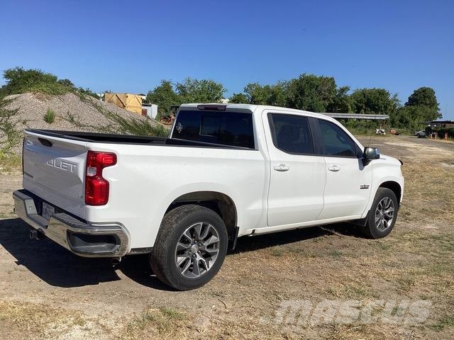 Chevrolet Silverado 1500 شاحنات خفيفة/مفصلية الجوانب