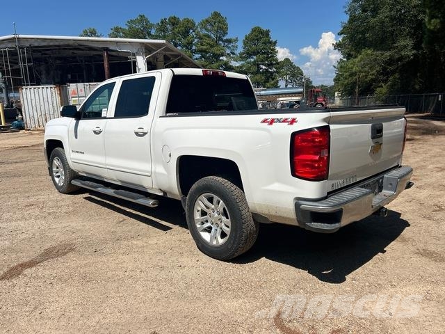 Chevrolet Silverado 1500 شاحنات خفيفة/مفصلية الجوانب