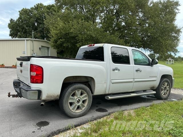 Chevrolet Silverado 1500 Бортовые фургоны