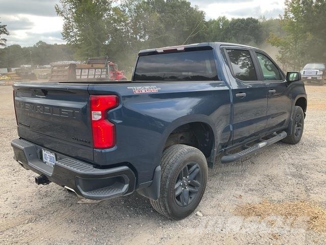 Chevrolet Silverado 1500 Pikapai / Bortiniai sunkvežimiai