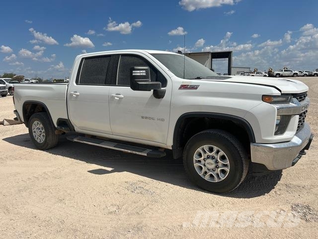 Chevrolet Silverado 2500HD Pikaplar