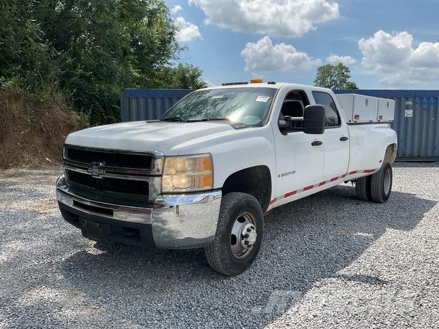 Chevrolet Silverado 3500HD Vieglais kravas automobilis/izkraušana no sāniem