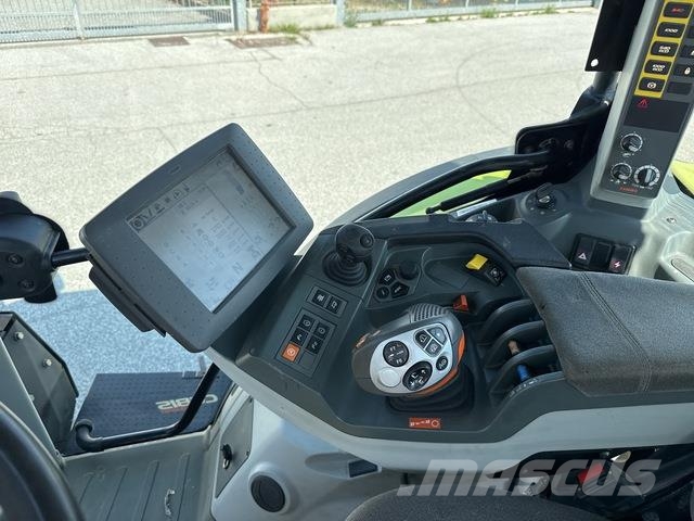 CLAAS Arion 550 Tractoare