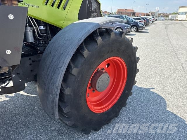 CLAAS Arion 550 Tractoare