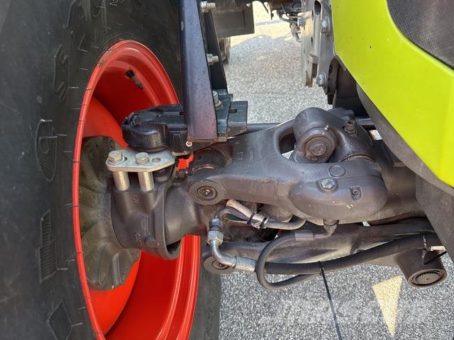 CLAAS Arion 550 Tractoare