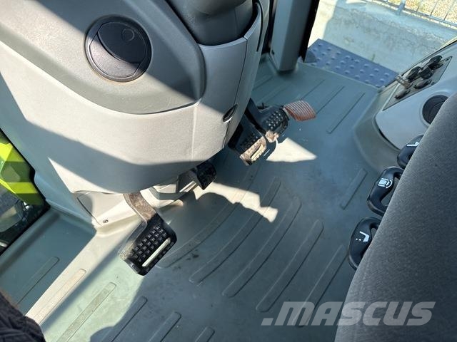 CLAAS Arion 630 Tractoare