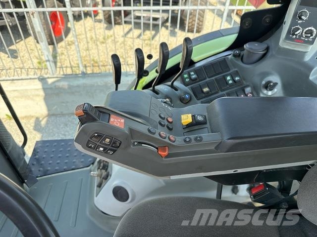 CLAAS Arion 630 Tractoare