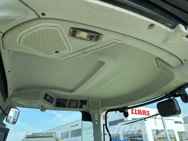 CLAAS Arion 630 Tractoare