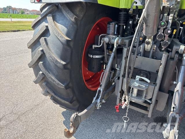 CLAAS Arion 630 Tractoare