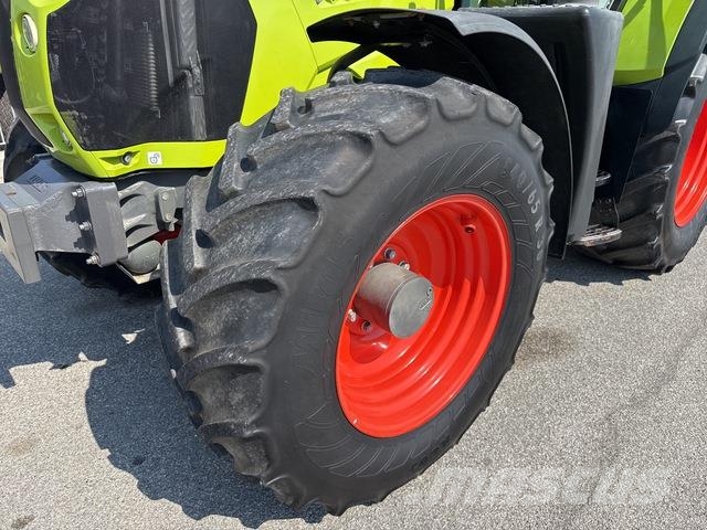 CLAAS Arion 630 Tractoare