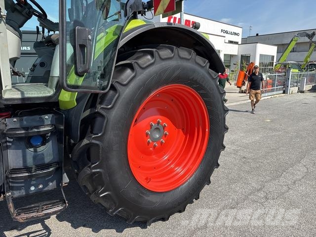 CLAAS Arion 630 Tractoare
