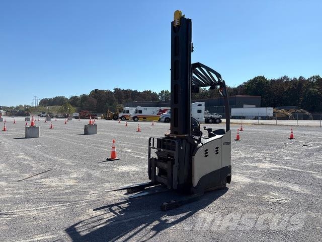 Crown RMD6095S-32 Skyvemasttruck
