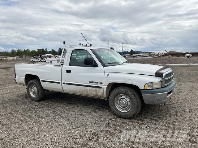 Dodge Ram 2500 Laramie SLT Lava-autot