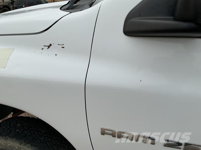 Dodge Ram 2500 SLT Бортовые фургоны