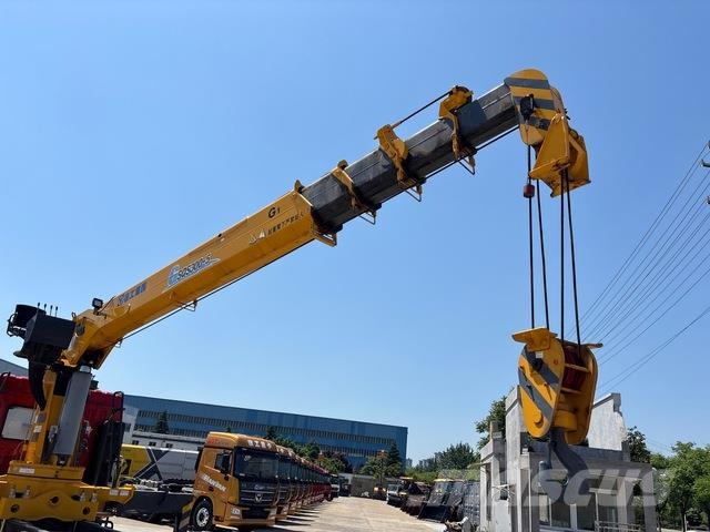 Dongfeng Kamioni sa kranom