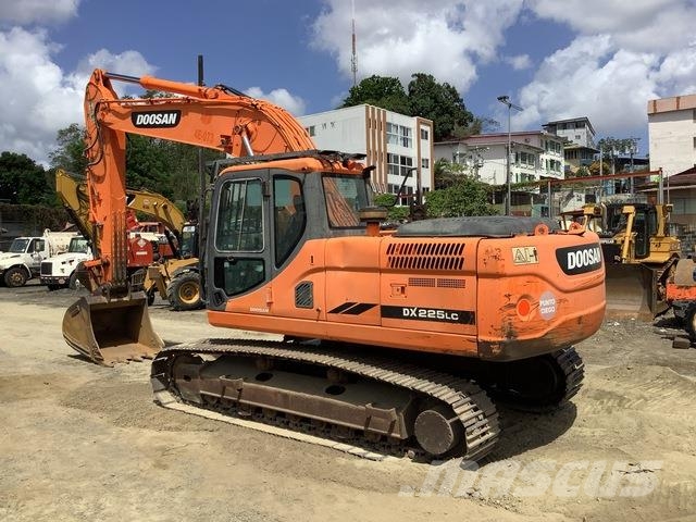 Doosan DX225 Excavadoras sobre orugas