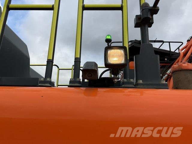 Doosan DX300LC-7 Crawler excavators