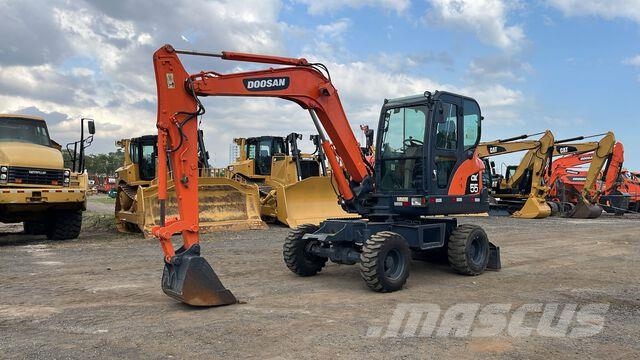 Doosan DX55W Excavadoras de ruedas