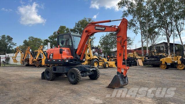 Doosan DX55W Excavadoras de ruedas