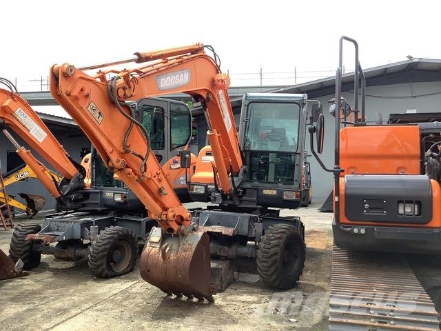 Doosan DX55W Bagri na kolesih