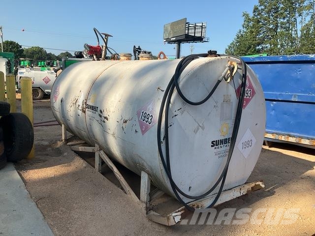 Dragon Pro 2000G Fuel and additive tanks