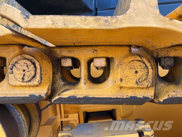 Dressta TD25M Buldozer sobre oruga