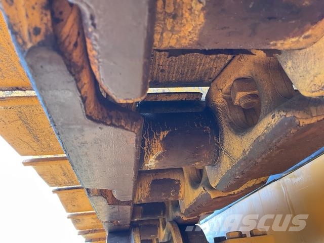 Dressta TD25M Buldozer sobre oruga