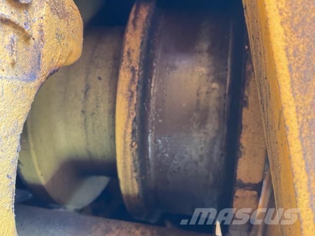 Dressta TD25M Buldozer sobre oruga