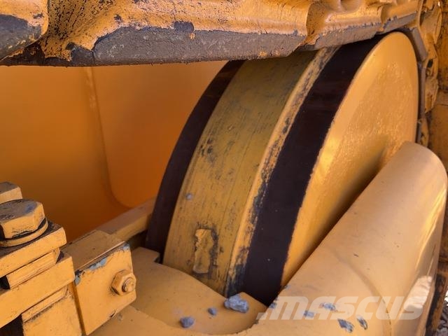 Dressta TD25M Buldozer sobre oruga