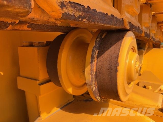 Dressta TD25M Buldozer sobre oruga