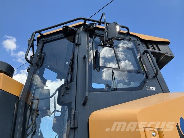 Dressta TD25M Buldozer sobre oruga