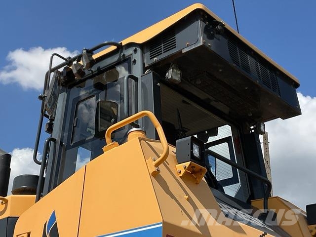 Dressta TD25M Buldozer sobre oruga