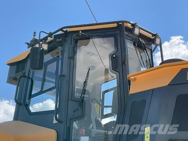 Dressta TD25M Buldozer sobre oruga