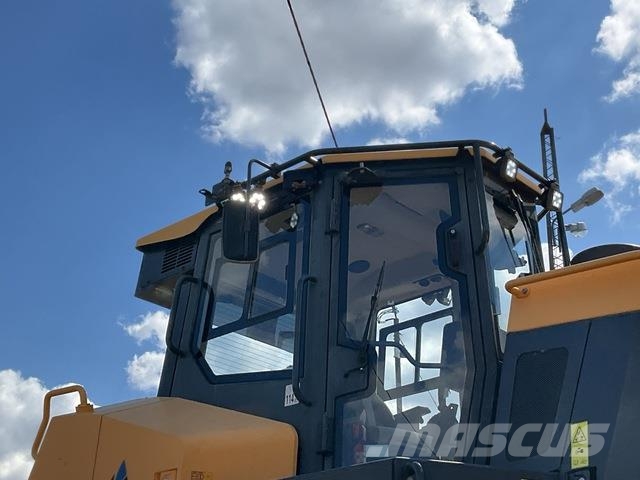 Dressta TD25M Buldozer sobre oruga