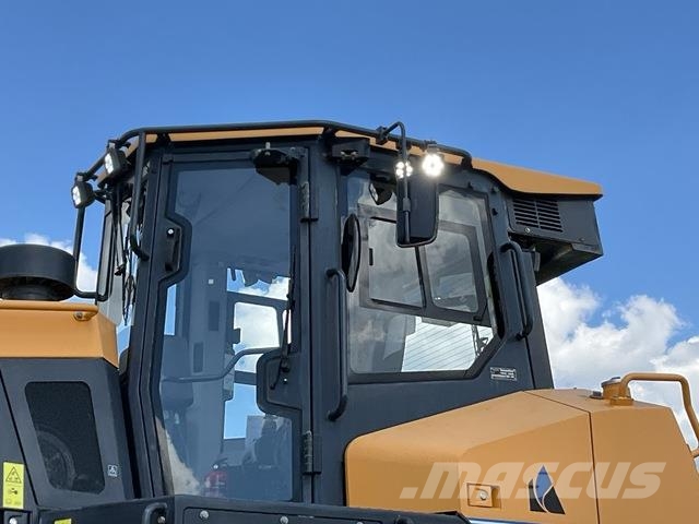 Dressta TD25M Buldozer sobre oruga