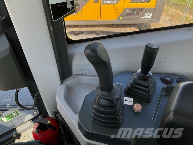 Dressta TD25M Buldozer sobre oruga