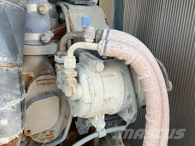 Dressta TD25M Buldozer sobre oruga