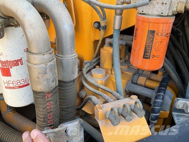 Dressta TD25M Buldozer sobre oruga