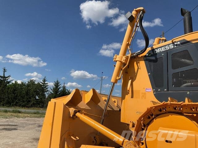 Dressta TD25M Buldozer sobre oruga