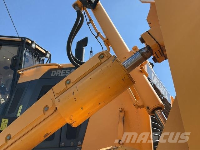 Dressta TD25M Buldozer sobre oruga