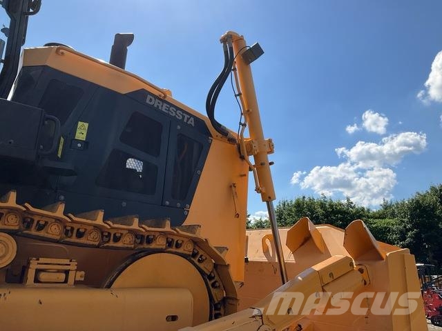Dressta TD25M Buldozer sobre oruga