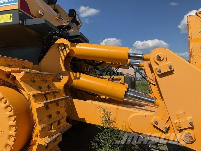 Dressta TD25M Buldozer sobre oruga