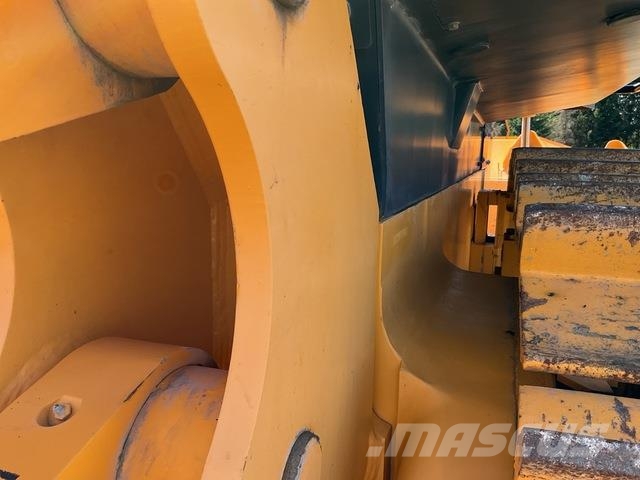 Dressta TD25M Buldozer sobre oruga